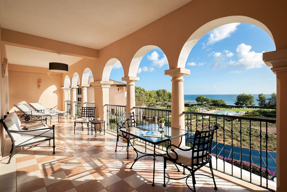 St. Regis 1 Bedroom Residence Suite, 1 King Bed
