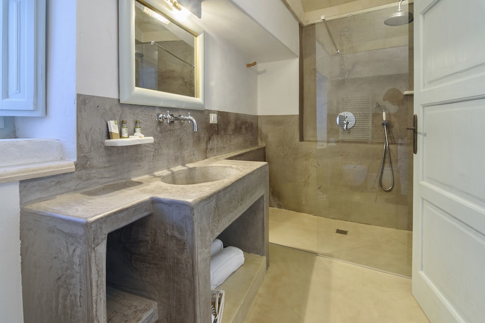 Deluxe Room - Photo 11