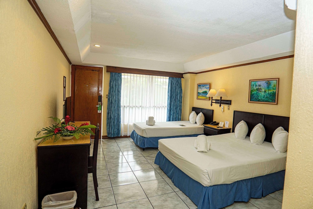 Superior Room, Multiple Beds, Non Smoking - Photo 4