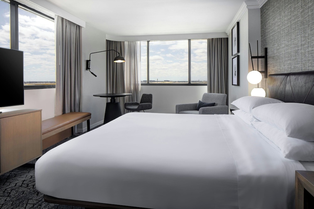 Club Room, 1 King Bed (Hearing Accessible) - Photo 7