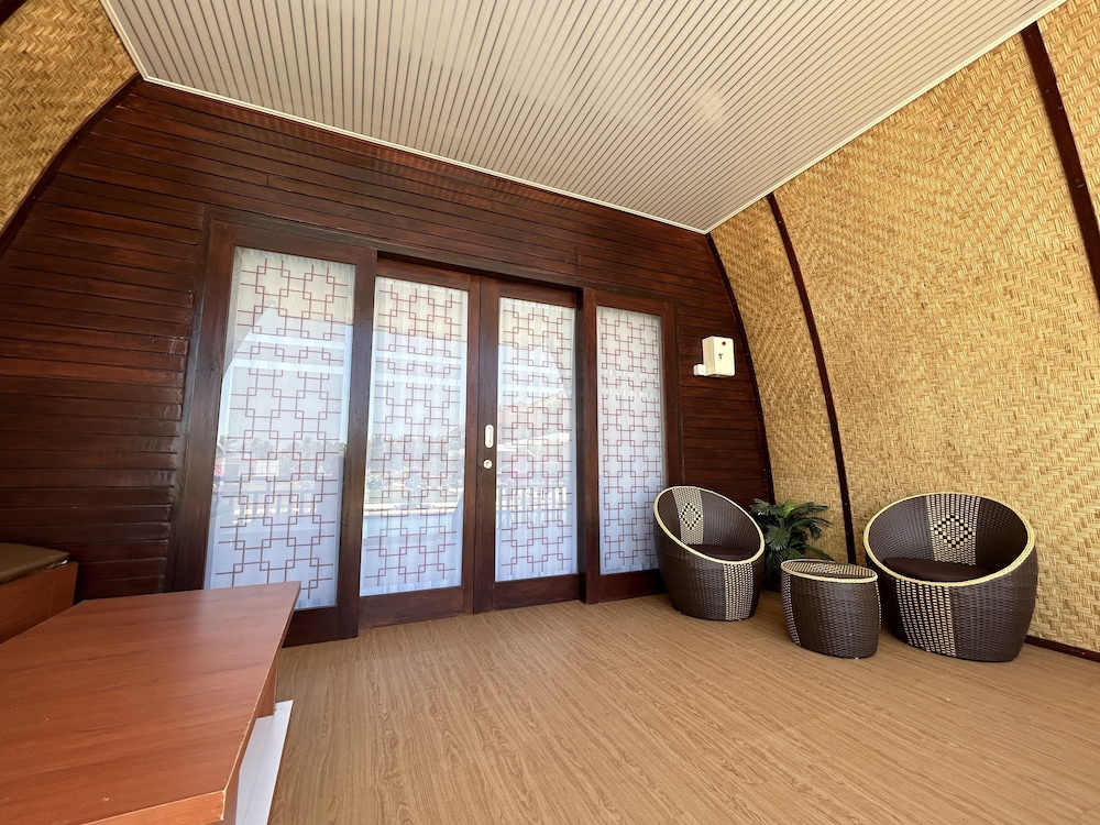 Poolside Villa - Photo 3