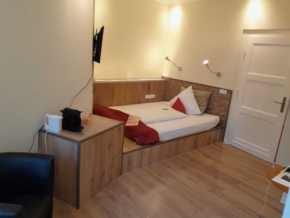 Comfort Single Room, 1 Queen Bed