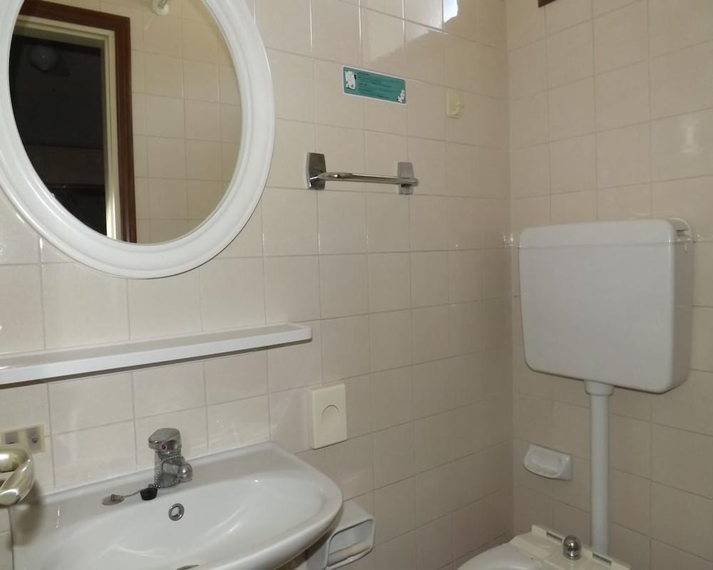 Economy Double Room - Photo 3