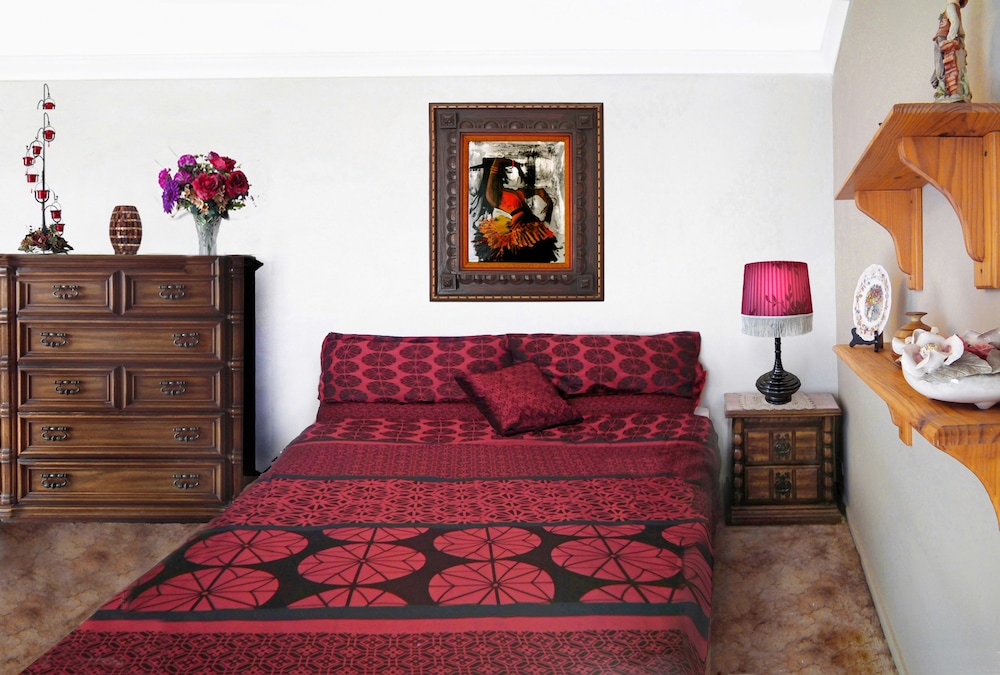 Spanish Room photo 1