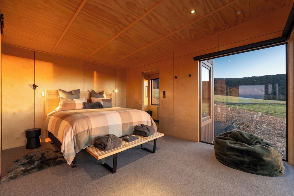 Luxury Cabin, Hot Tub, Sea View - Beresford Rise (self check-in directly at the property) photo 2