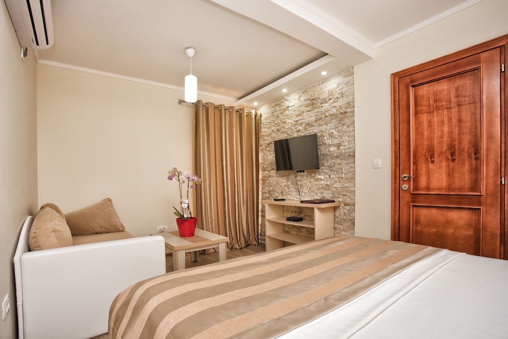 Traditional Apartment, 1 Bedroom, Mountain View, Ground Floor photo 1