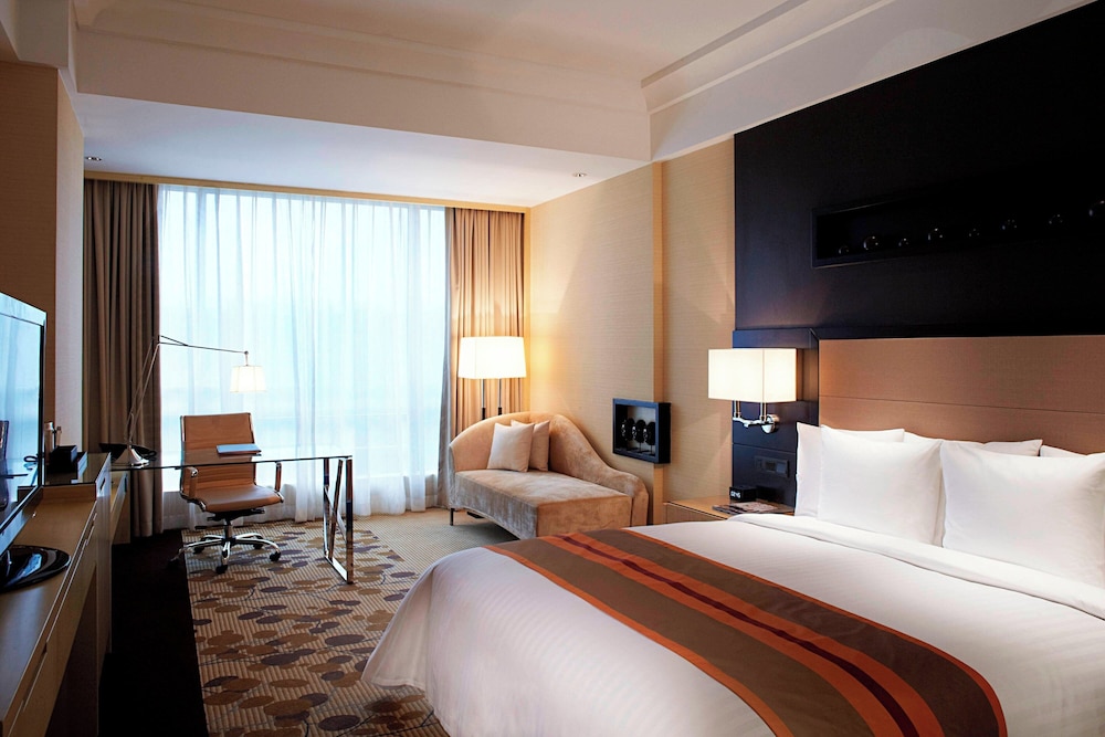 Room, 1 King Bed photo 2