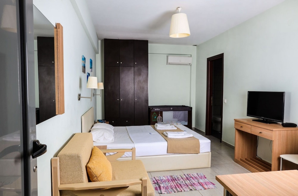Triple Studio Double Bed