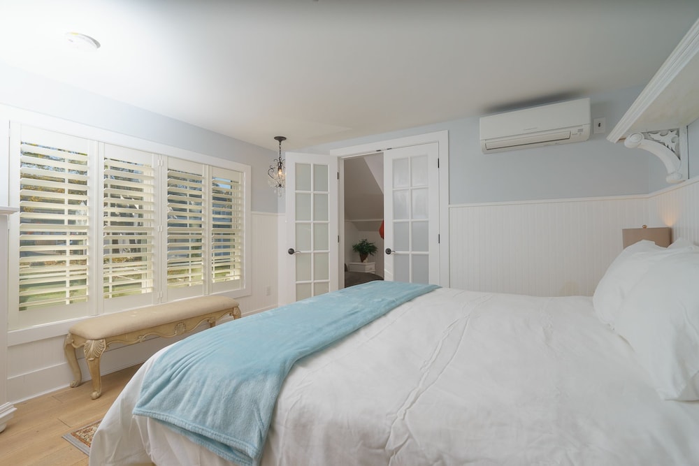 Superior Room, 1 King Bed photo 1