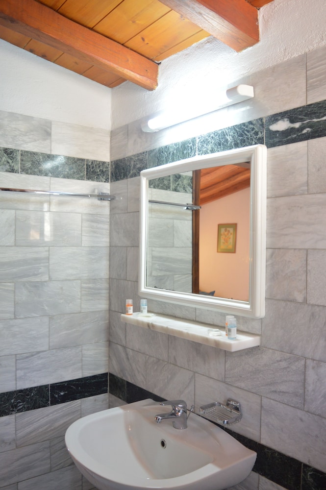 Studio Apartment photo 3