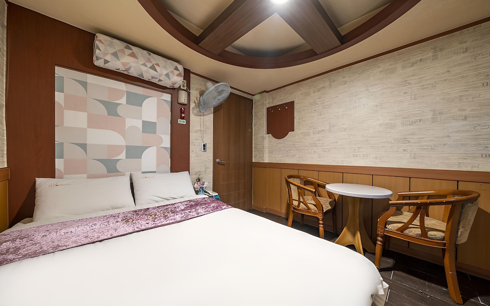 Room (Standard Room) - Photo 1