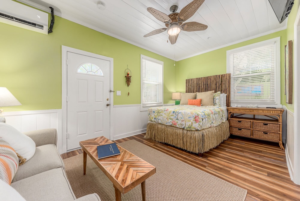 Tiki Suite, 1 Queen Bed with Sofa bed, Kitchen, Ground Floor