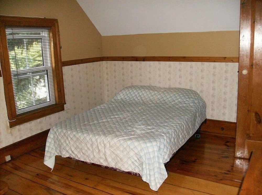 House, 4 Bedrooms (The Sandbanks Century House) photo 1