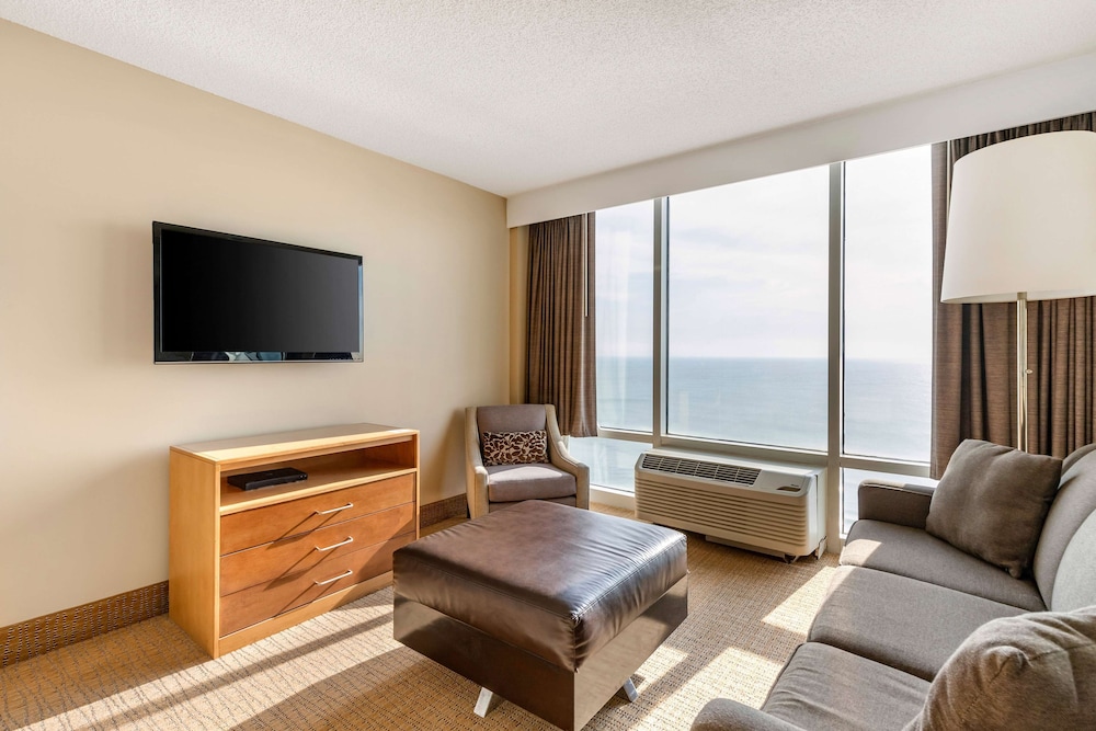 Suite, 1 Bedroom - Photo 12
