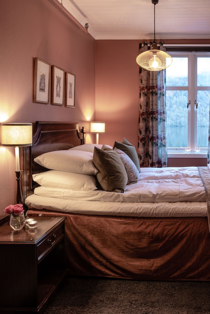Double Room, 1 Double Bed (Fjord View) photo 3