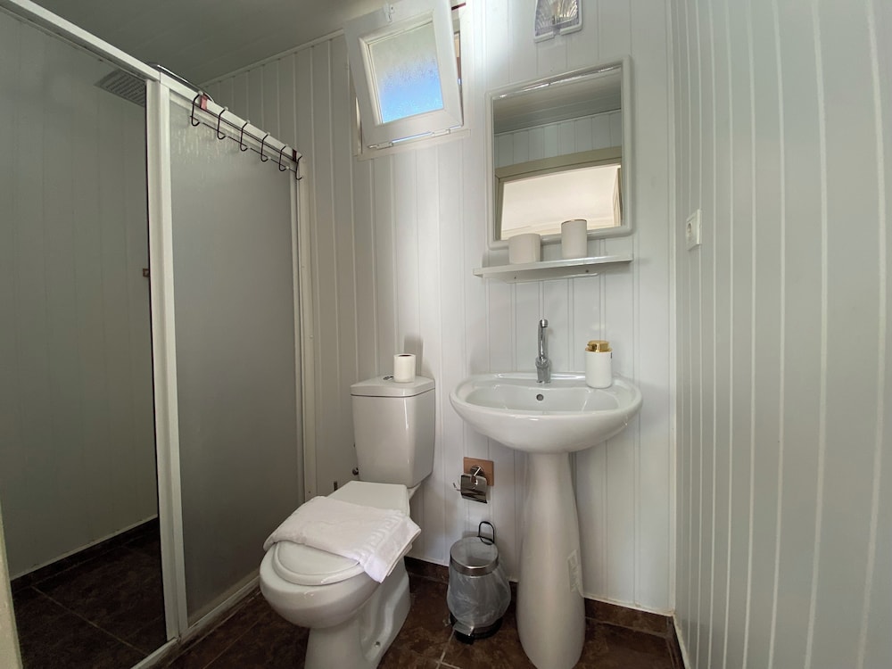 ECONOMY DOUBLE ROOM photo 2