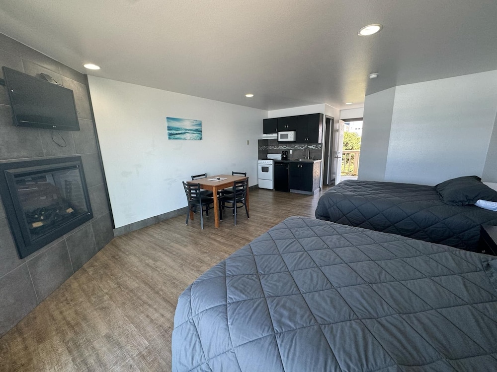 Superior Double Room, 2 Queen Beds, Kitchen, Oceanfront