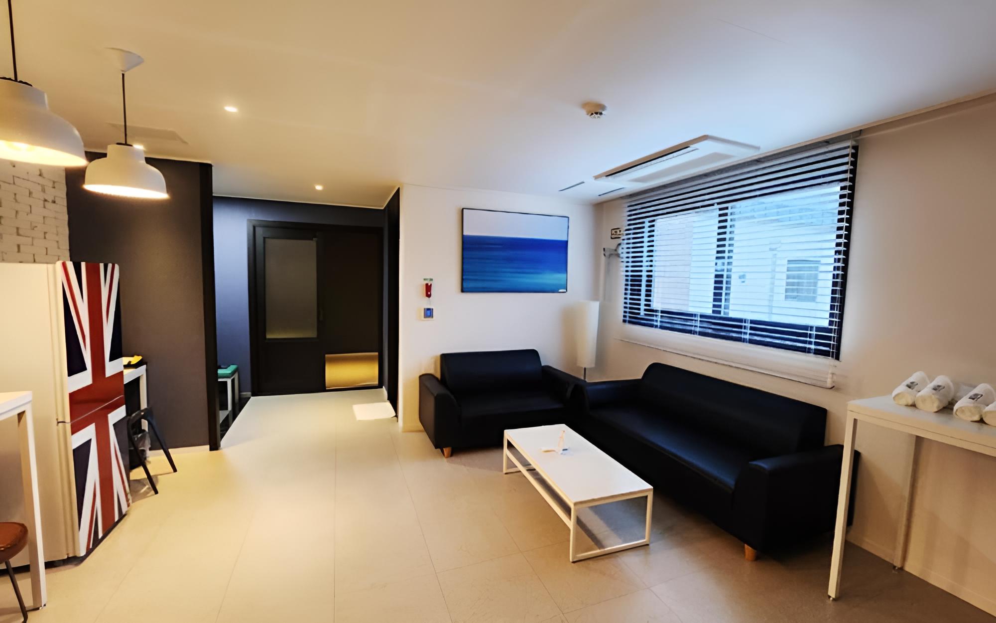 Room (Family Room B (bidet/hotel bedding/hi) - Photo 6