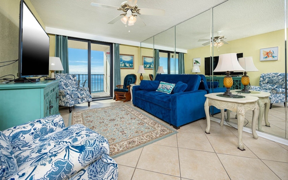 Condo, 2 Bedrooms