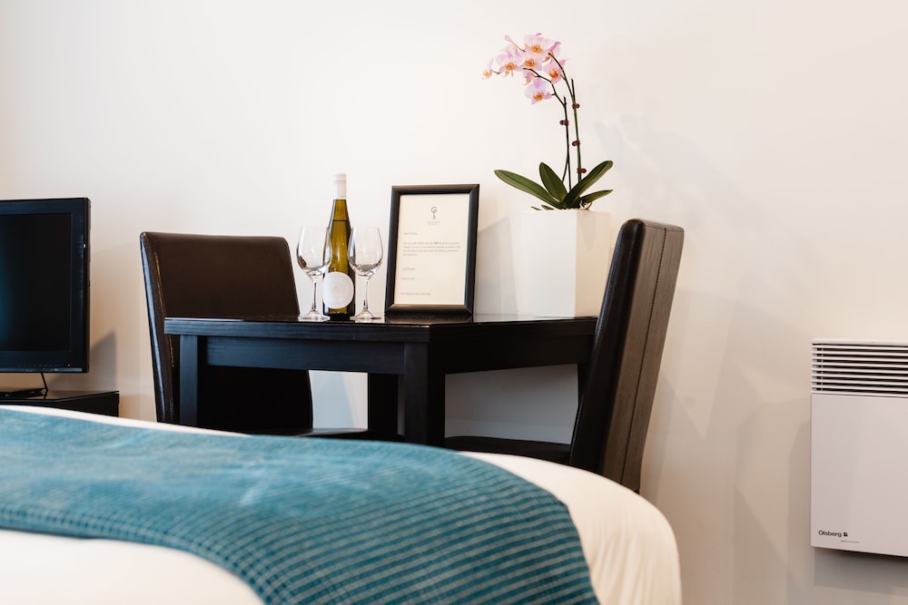 Queen Apartment with Parking