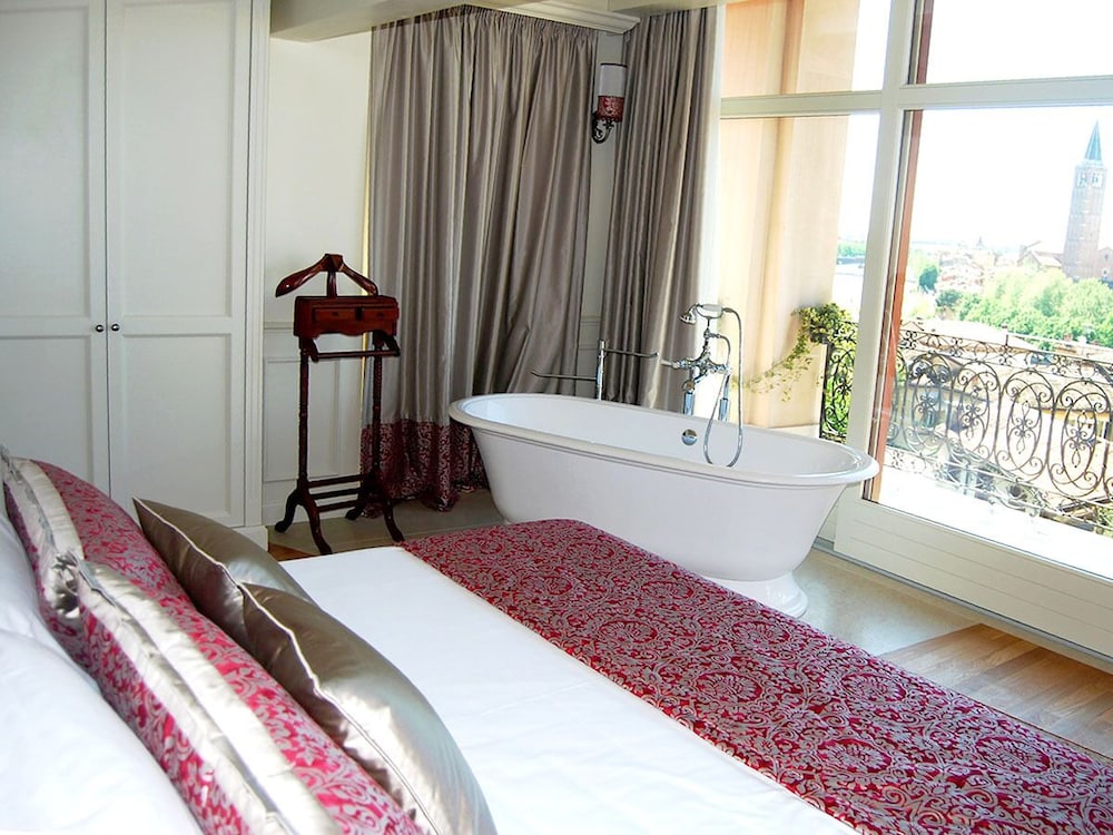 Luxury Suite, City View photo 2