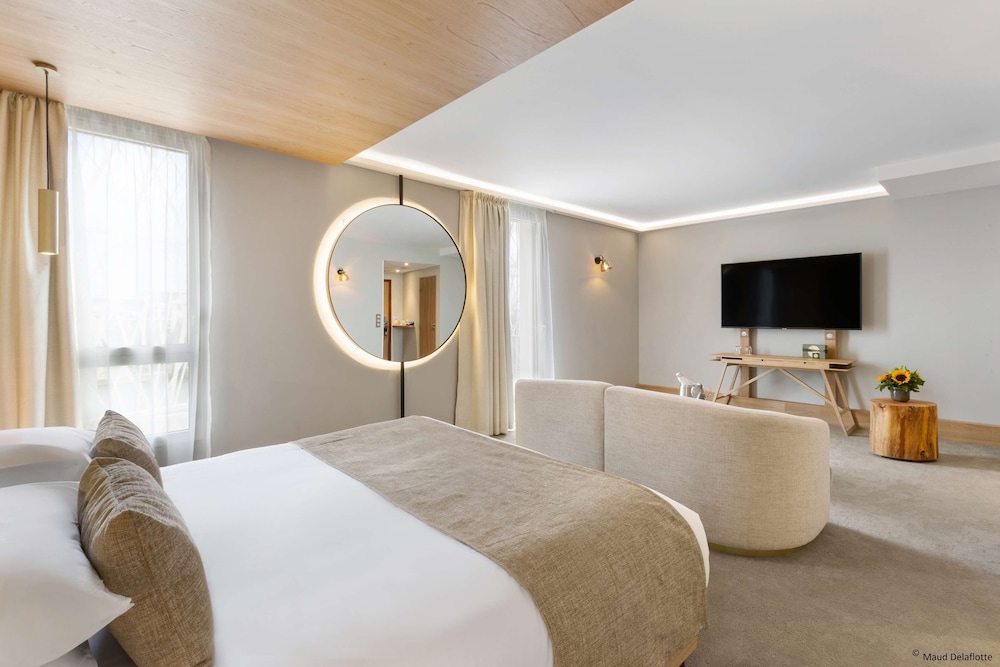 Suite, 1 King Bed, Balcony, River View photo 1