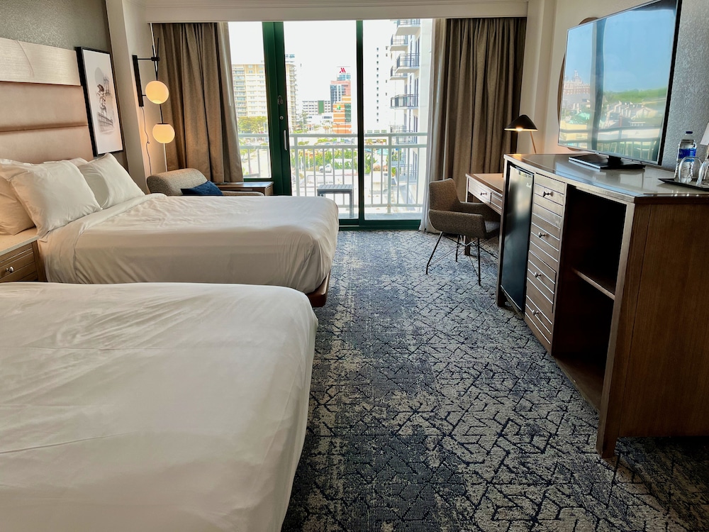 Room, 2 Queen Beds, Balcony, Partial Ocean View - Photo 2