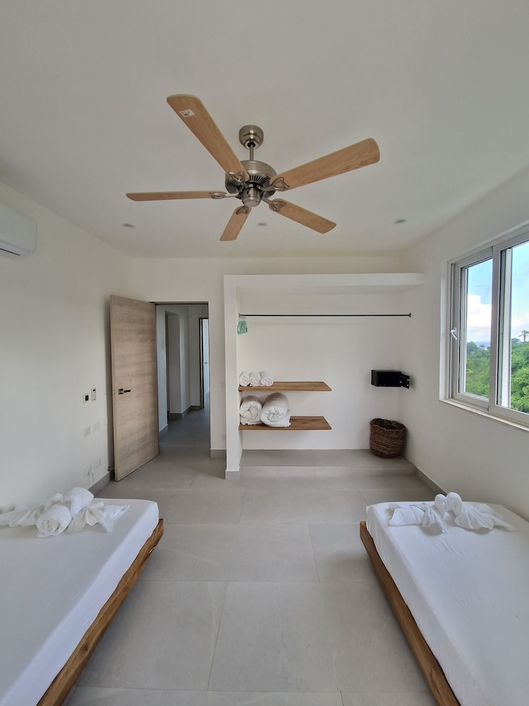 Panoramic Villa, 4 Bedrooms, Pool Access, Ocean View photo 2