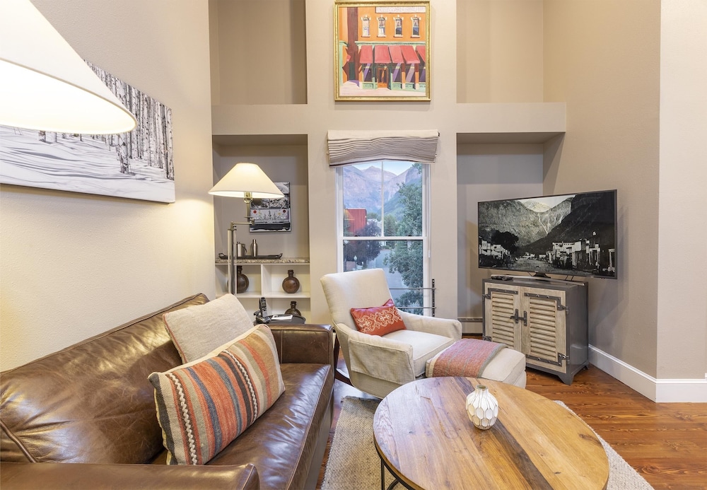 Condo, 2 Bedrooms