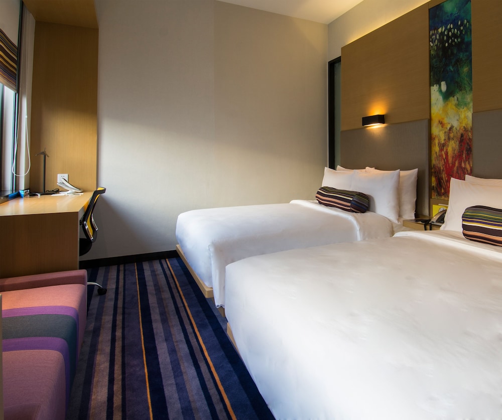 Breezy, Room, 2 Queen Beds, City View photo 3