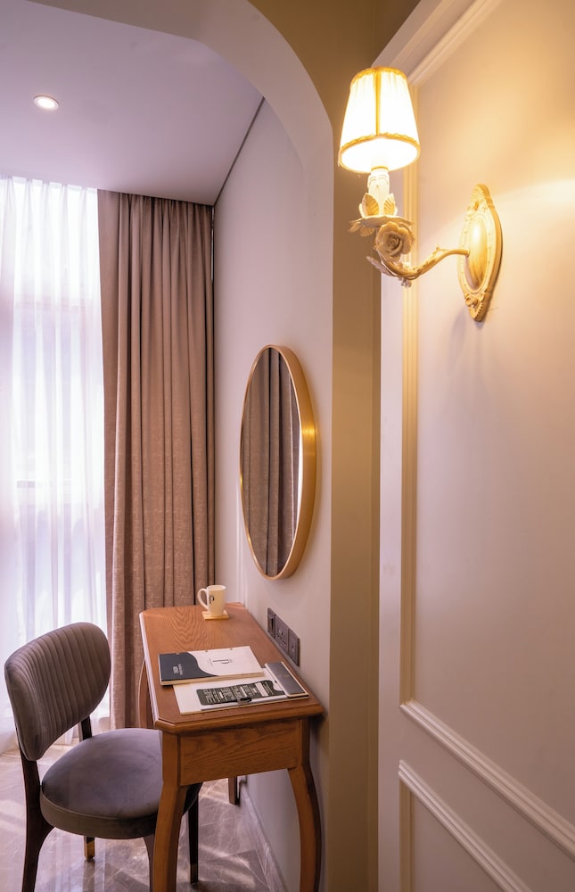 Junior Double Room, 1 King Bed photo 2