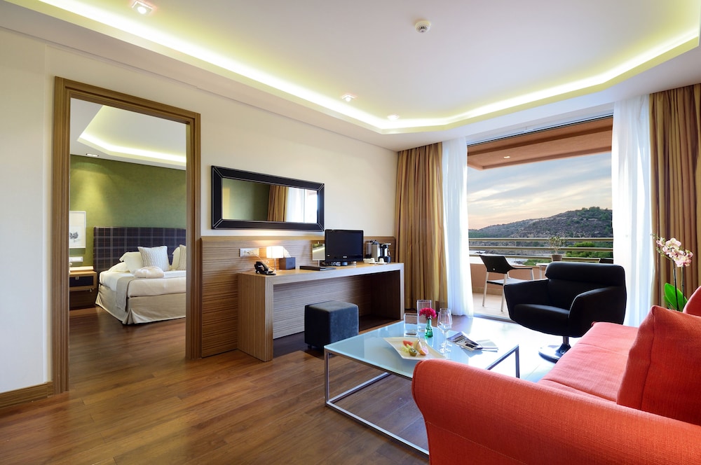 Suite, Sea View