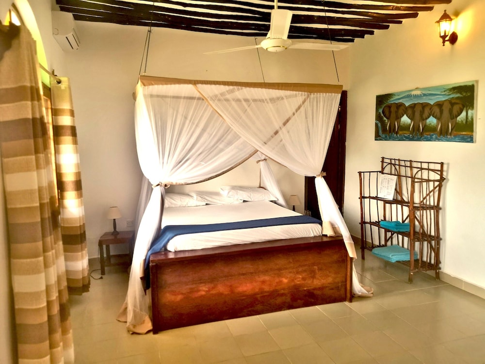 Comfort Double Room, 1 Queen Bed, Private Bathroom, Garden View photo 1