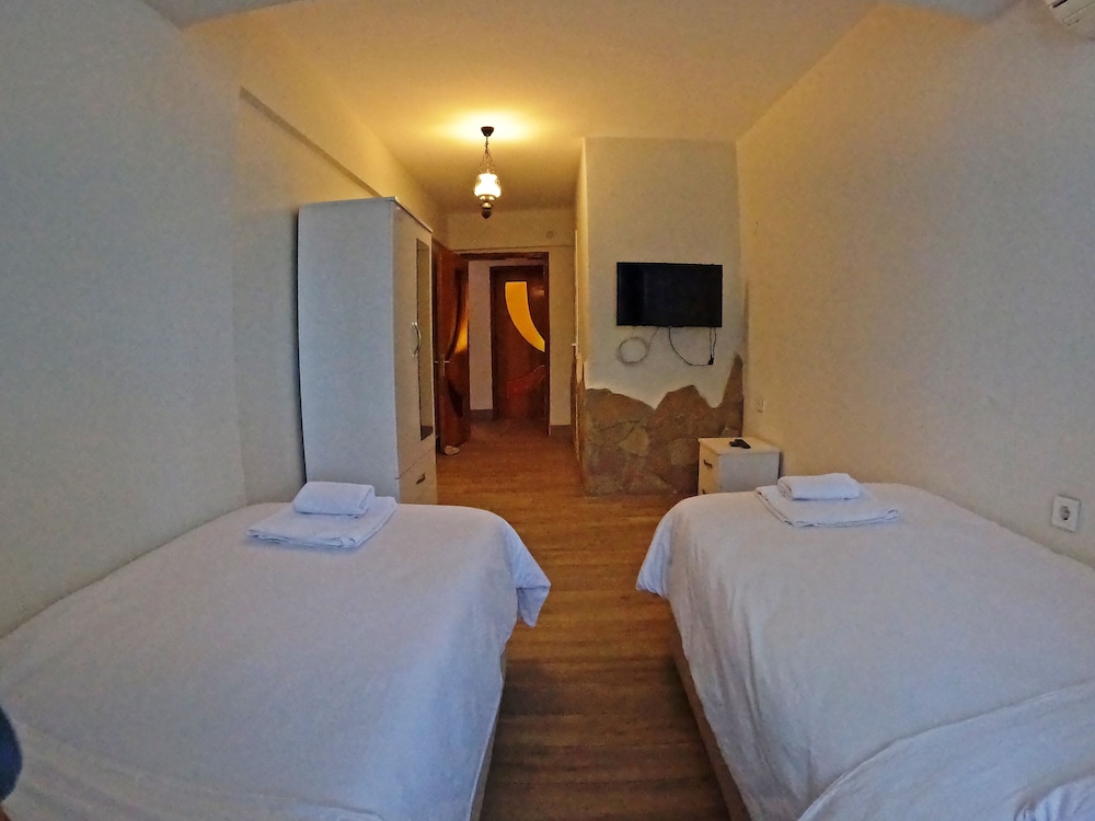 Economy Twin Room photo 1