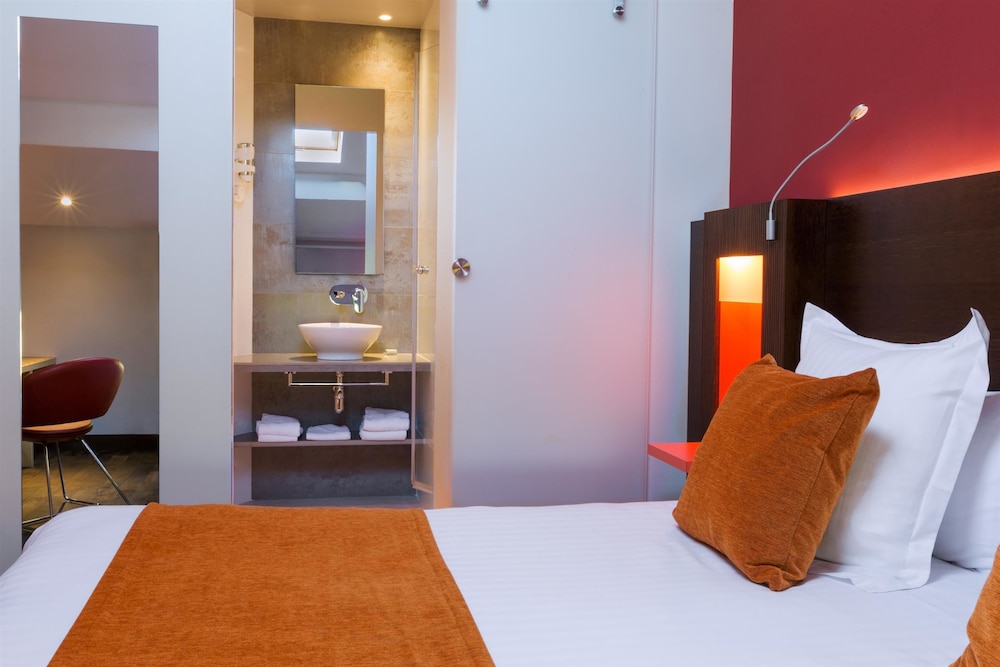 Superior Room, 1 King Bed (Larger Room) - Photo 3