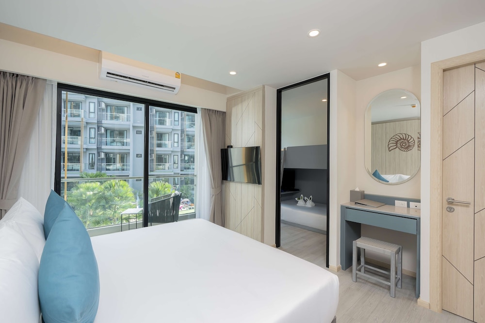 Family Suite (1 Double, 1 Bunk Bed) - Photo 1