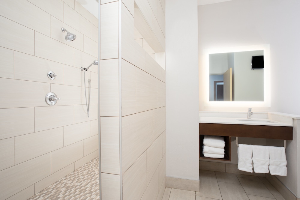 Suite, 1 Bedroom - Photo 5