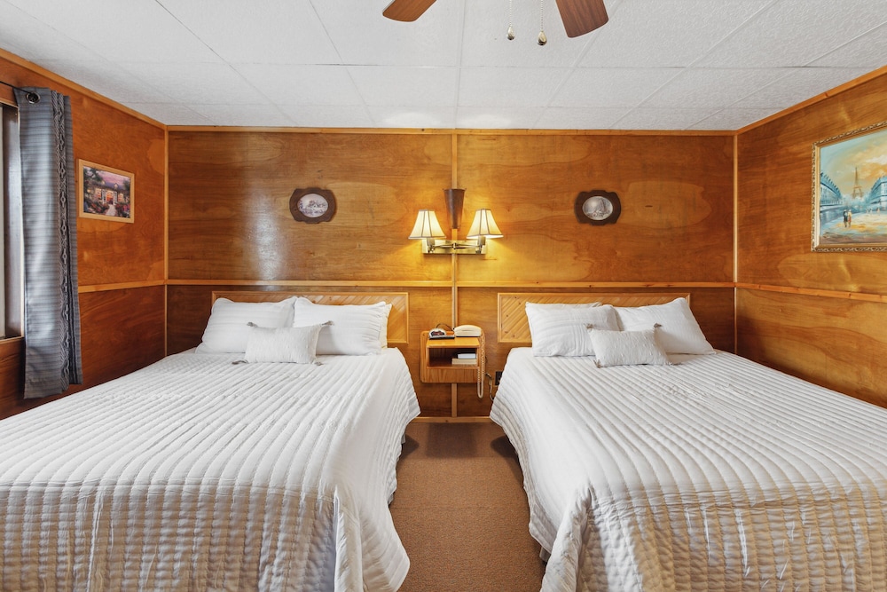 Standard Room, 2 Queen Beds photo 1