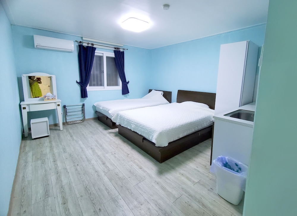 Deluxe Twin Room, 1 Bedroom, City View photo 2