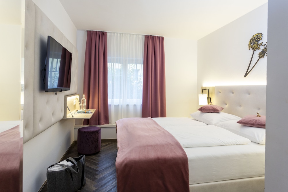 Deluxe Double Room (2) - Photo 1