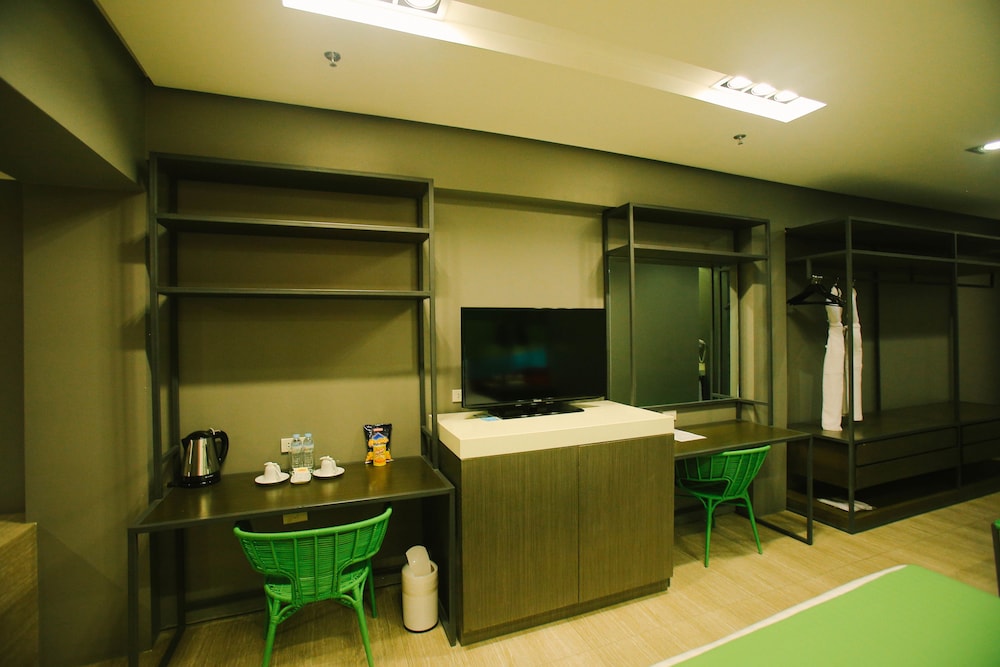 Premier Suite, 1 King Bed, Beach View photo 3