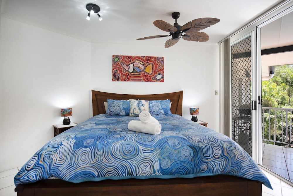 One-Bedroom King with Sofa Bed - Top Floor photo 3