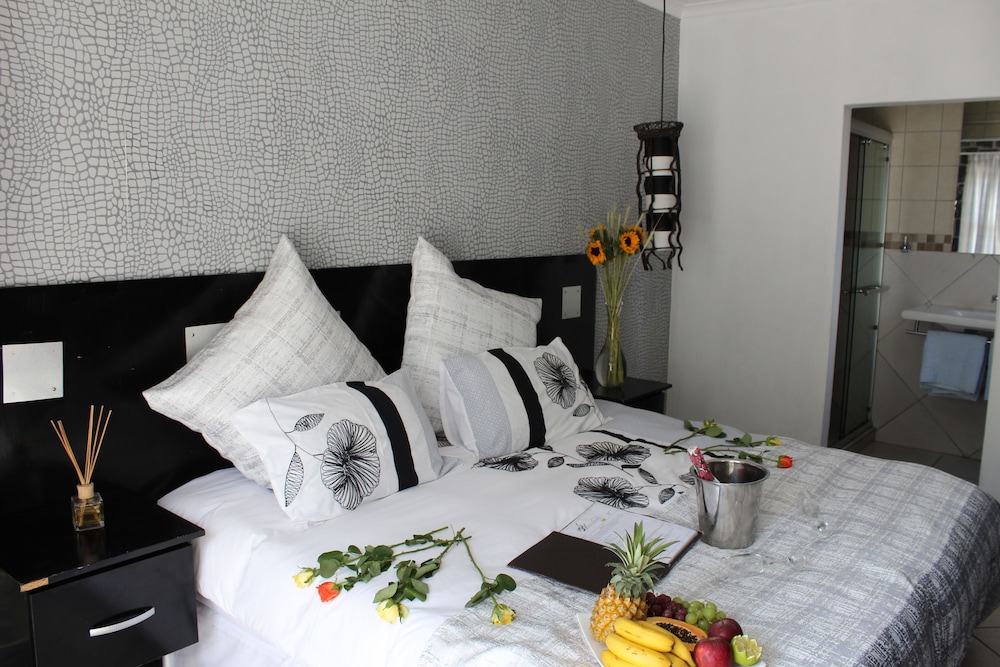 Standard Double Or Twin Room, Pool View photo 1