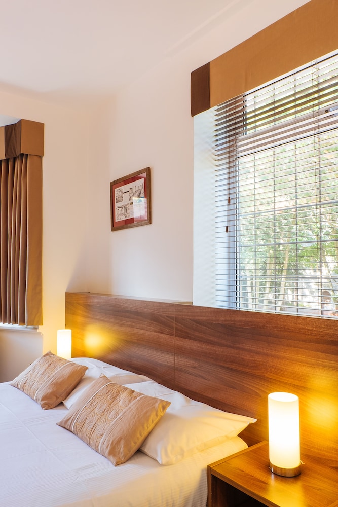 Standard Double Room, Ensuite photo 3