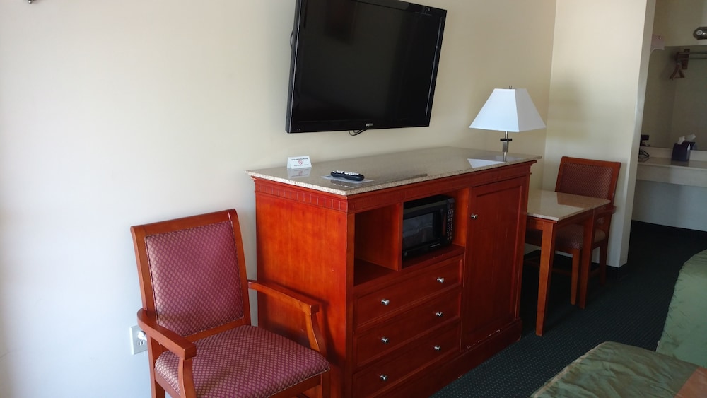 Deluxe Double Room, 2 Queen Beds photo 2