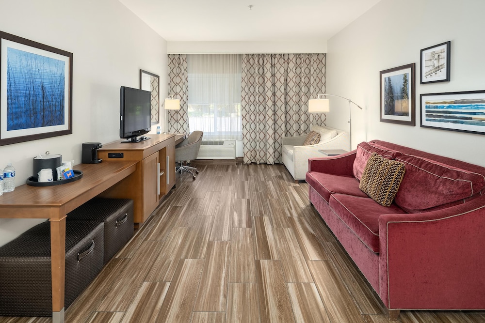 Suite, Multiple Beds, Bathtub (Mobility & Hearing) - Photo 9