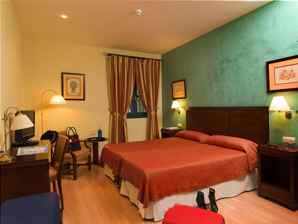 Double or Twin Room - Photo 3