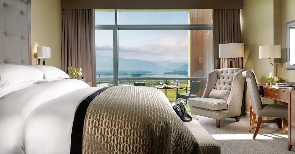 Executive Suite, 1 King Bed, Balcony, Lake View