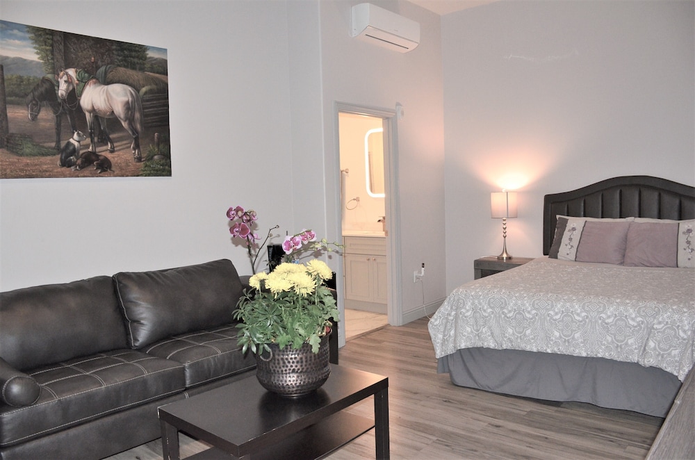 Room, 1 Queen Bed with Sofa bed, Courtyard View
