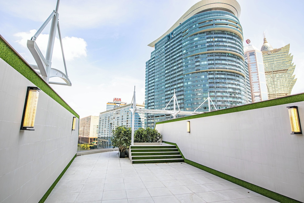 Signature Double Room, Multiple Beds, Balcony, Lake View photo 3